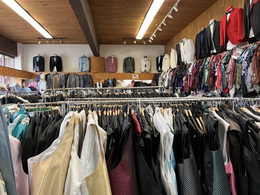 Dimond Tuxedo Rental and Alterations