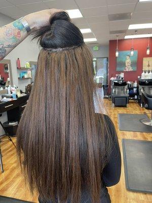 Seamless application of one row of double hand tied weft to add volume and color.