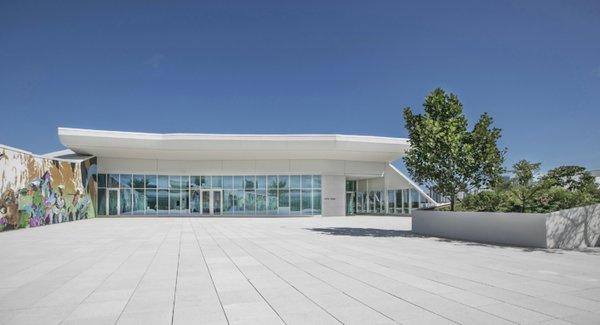 Expansive Courtyard