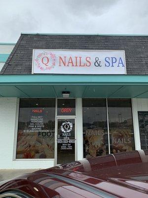 Q Nails & Spa