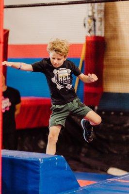 Jump, swing and fly over at The Warrior Factory Syracuse. Syracuse Ninja Warrior: Real American Ninja Warriors for  Classes, parties & play