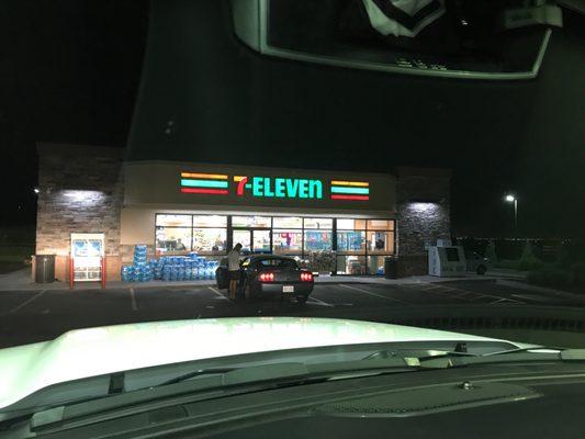 7-11 storefront