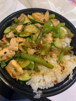 Rice bowl chicken with sweet and sour sauce and veggies