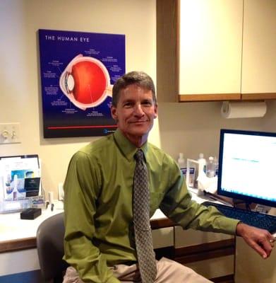 Dr Fowle enjoys all aspects of optometry especially contact lens fitting and seeing all ages of patients.