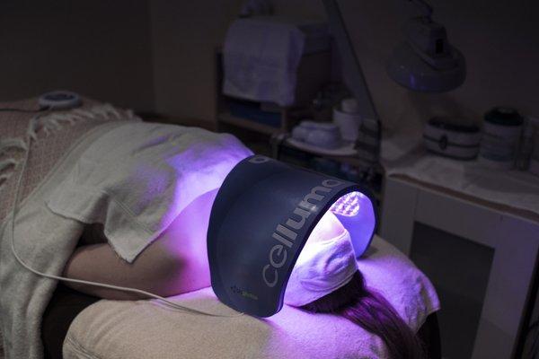 LED light therapy has many benefits: It is anti-inflammatory, stimulates collagen and kills acne bacteria.