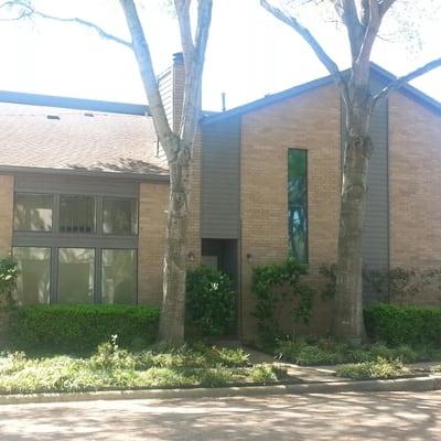 www.har.com/terithompson Prime Location-Bellaire Corner Townhouse for Lease with all the amenities. Won't Last!...