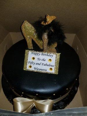 My sister purchase this "Diva"cake for her bestie the birthday girl.