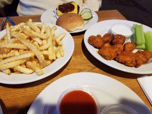 Boneless wings and fries