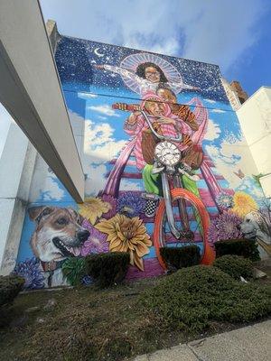 Mural on side wall of building complex 176-190 main st Bristol next to Webster bank