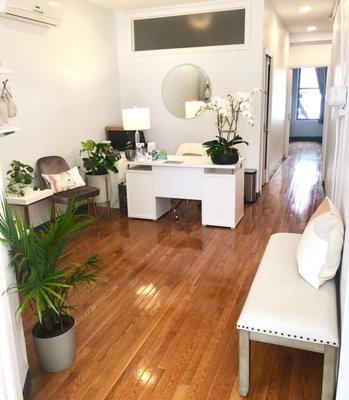 Our welcoming and warm holistic health office, where essential oils are always diffusing.