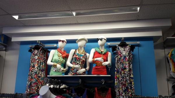 Mannequins chillin hard with the gangsta lean