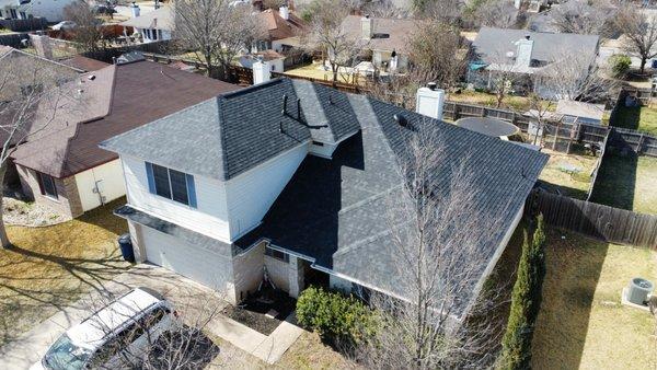 Owens Corning Estate Grey on this Leander home