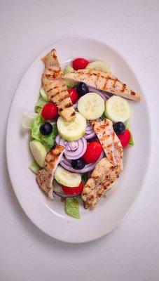 Green Garden Salad with Grilled Chicken