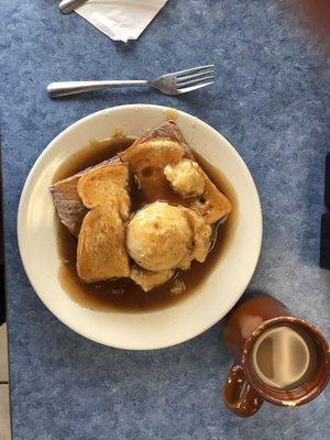 Hot roast beef sandwich with mashed potatoes and gravy with coffee.