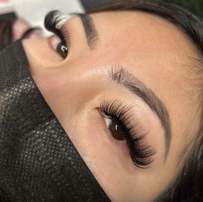 Wispy Volume Lashes