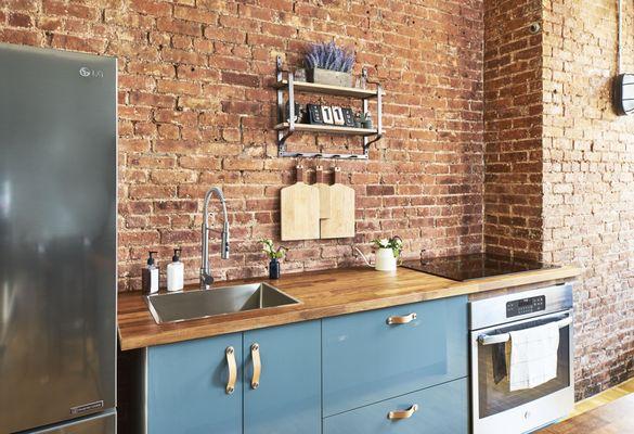 full kitchen with north facing windows