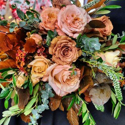 Beautiful florals in peaches, sand, burnt oranges for that perfect fall wedding bouquet