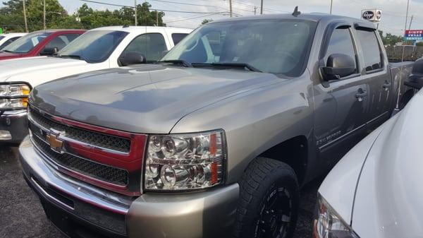 2009 Chevy Silverado Just $200 down! My name is Victor, give me a call at (832)235-0950 for more info