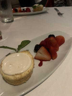 Cheesecake with fresh berries