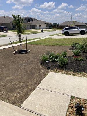 Add San Agustín grass. To customer front yard.