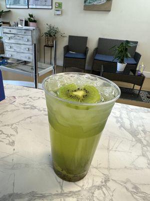 Kiwi green tea