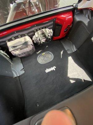 Vacuum for jeep trunk