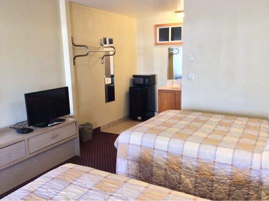 Double Full Beds + flat screen TV + Free HBO