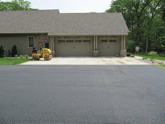 Asphalt Paving parking lots and large driveways