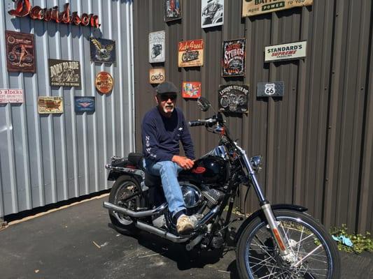 Another Happy Rider, hit the Roads today. So happy to have SKIPPER RAY to trust us and give us his business …. 05 Harley Davidson SOFTAIL