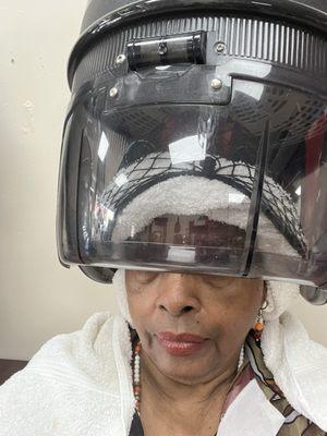 Client Cocochynna under the dryer