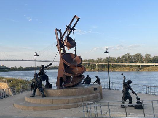 Monument to Labor Sculpture