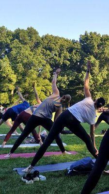 Yoga class in Central Park #outdooryoga