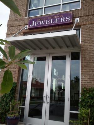 The store front at Holly Springs Jewelers.