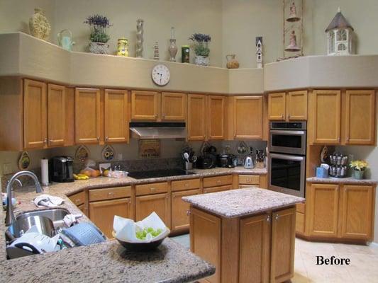 The kitchen before the re-facing.