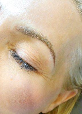 My client: 3rd pass in the middle of the Microblading process. I am very meticulous and make sure every hair is expertly placed!