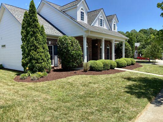 Shape up your hedges with our trimming service in Charlotte.
 signaturelawnandlandscaping.com/landscaping/hedge-trimming-charlotte-nc