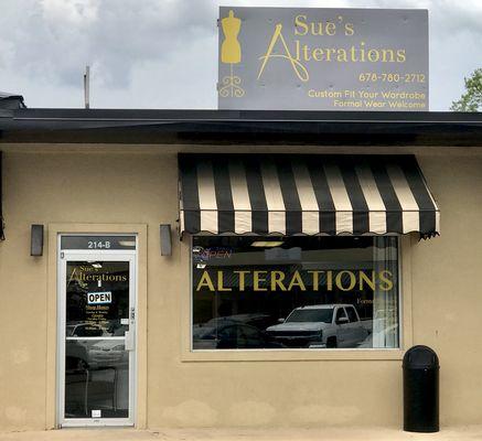 Street View of the shop. Located in the same shopping center as Rooster's Cafe. Stop by and say "hi" after lunch!