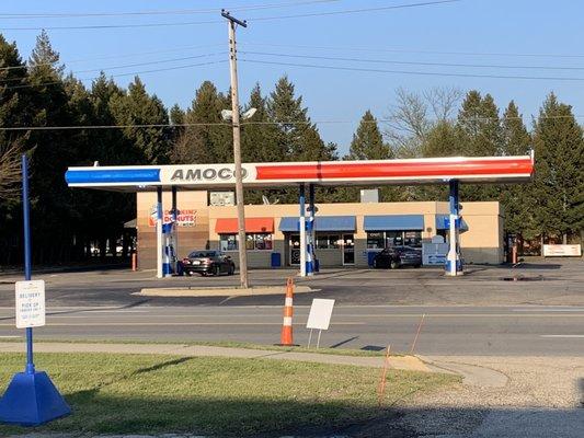 It's owned by Mobil, despite the Amoco logo above the pumps.  Has a Dunkin Donut inside