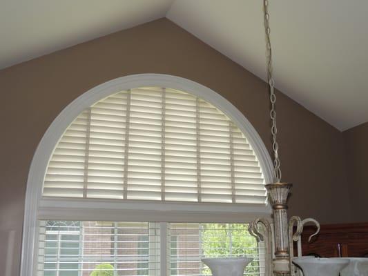 Fixed arch wood blinds