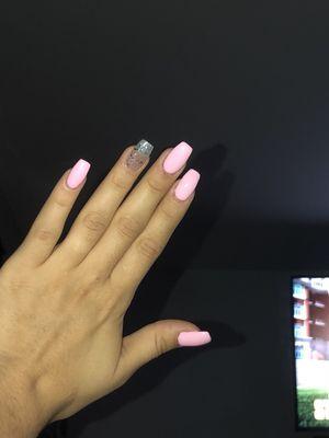 Vee Nails