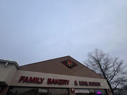 Family Bakery & Mrs. Doughnut