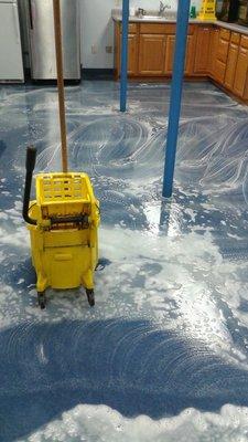 Machine floor scrubbing