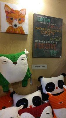 Motivational hanging and pillows.