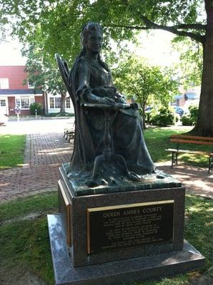 Statue of Queen Anne at Historic Court House