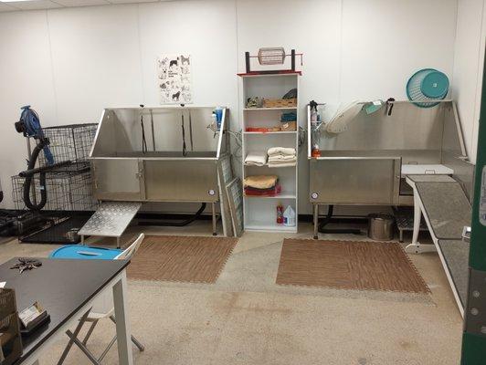 Grooming area
Grooming area
Table and tubs