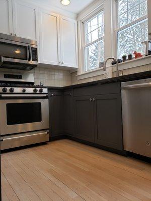 Kitchen Repaint: The Tuxedo
 This look is achieved when the upper and lower cabinets are painted different colors.