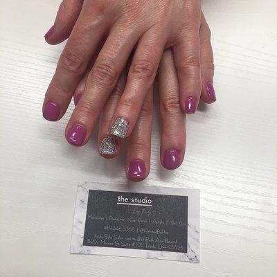 Gel manicure with Glitter Accent nail