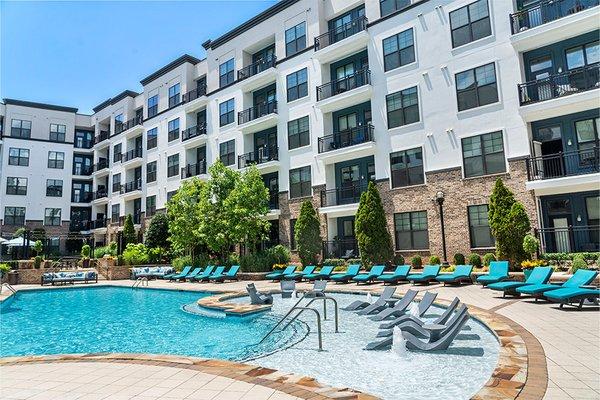 Resort-style pool with sun shelf