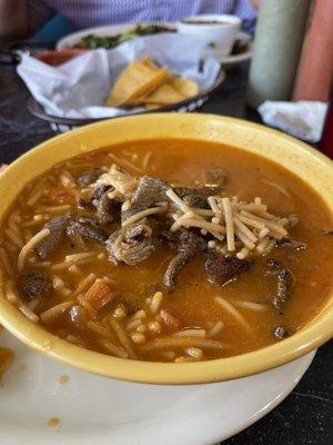 Large fideo with asada