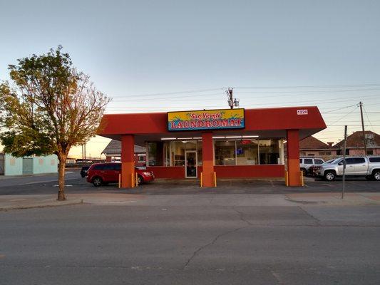 Plenty of parking. Clean laundromat.